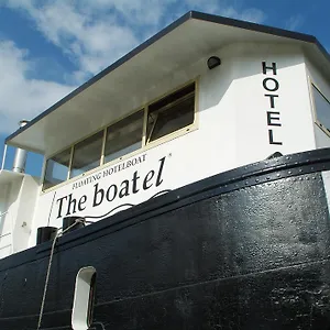  Botel The Boatel